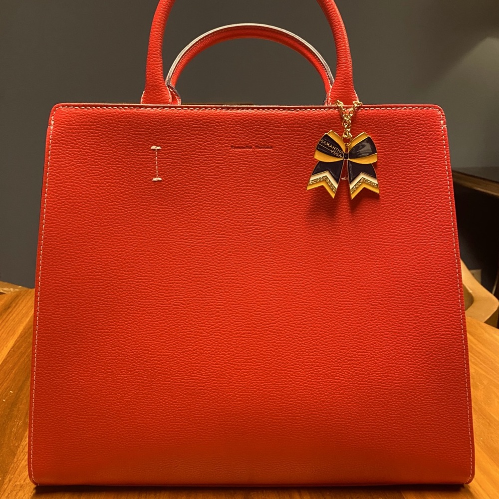 Samantha Thavasa brilliant pink handbag